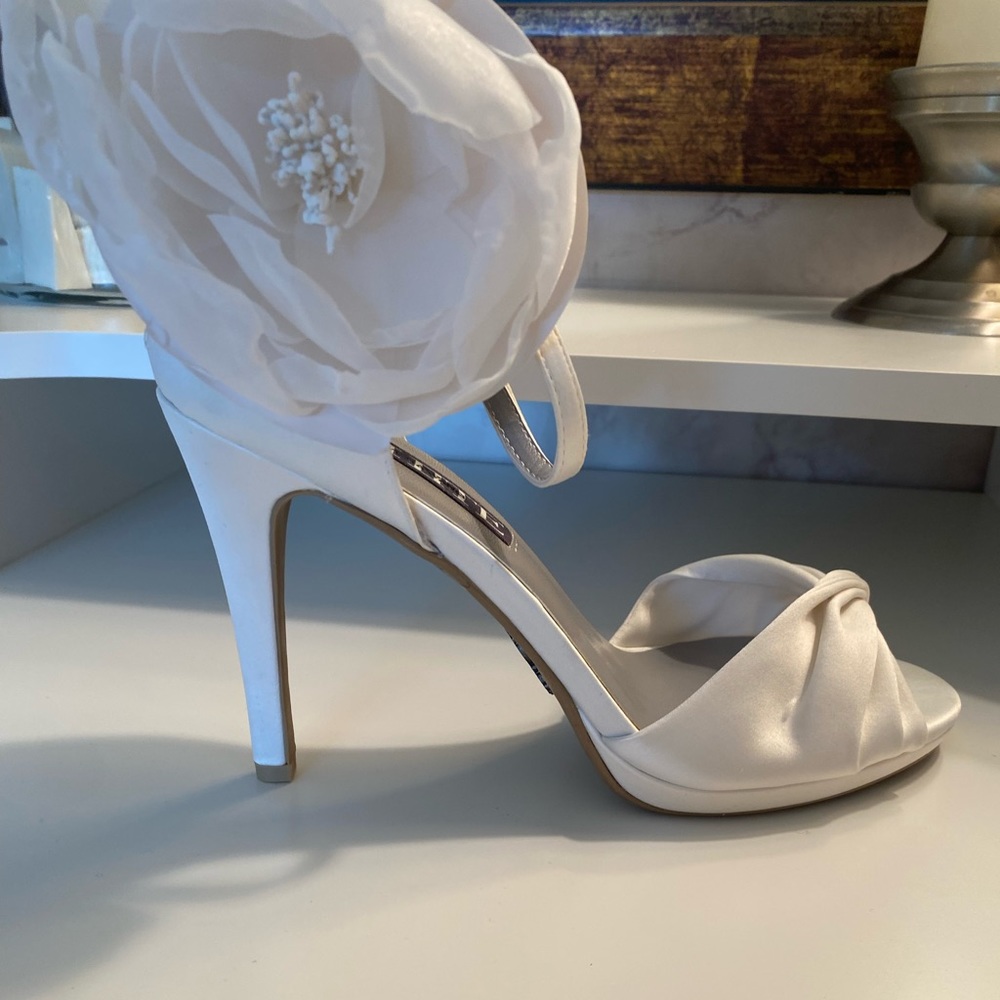 Vera Wang Bridal Wedding heels! Size 8.5 New!